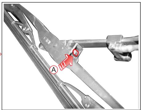 SSANGYONG RODIUS-STAVIC - REEMPLACEMENT DES BALAIS D'ESSUIE-GLACE - 3