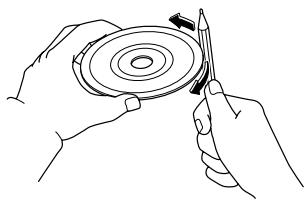 MAZDA 5 - Manipulation du lecteur de disques compacts/changeur de disques compacts dans le tableau de bord - 6