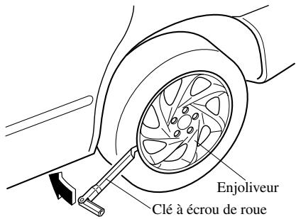 MAZDA 626 2001 - Retrait d'un pneu à plat - 1