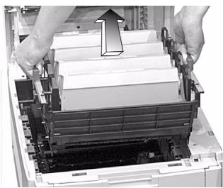 OKI C7500DXN - Si la feuille est à l'intérieur et bloquée dans l'unité de fusion : - 1