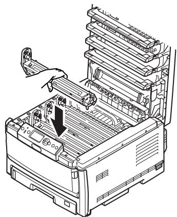 OKI C830DTN - Prepare o cartucho do cilindro OPC - 4