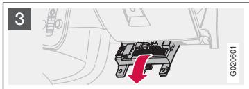 VOLVO C70 - Boîtier de relais/fusibles dans l'habitacle - 3