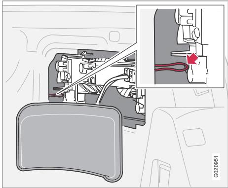 VOLVO C70 - Ouvrir depuis le compartiment à bagages - 1