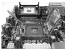 ASROCK 775I65GV - Etape 1. Ouvrez le socle : - 2