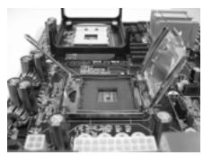 ASROCK 775I65GV - Paso 1. Abra el socket: - 2