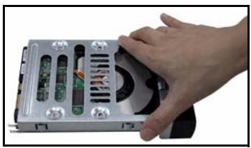 ZYXEL NSA-2401 - Installer les disques durs - 3