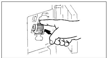 MINOLTA CF 9001 - Remplacement de la cartouche d'agrafes - 3