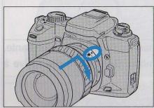 MINOLTA DYNAX 600 SI - MISE EN PLACE DE L'OBJECTIF - 2