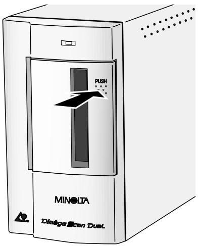 MINOLTA DIMAGE SCAN DUAL - Chargement de l'adaptateur APS - 3
