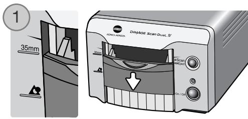 MINOLTA DIMAGE SCAN DUAL IV - Chargement du passé-vues dans le scanner - 1