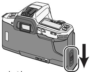 MINOLTA DYNAX 3L - Appuyer sur le dispositif d'ouverture pour ouvrir le dos,steroler la cartouche de film puis refermer le dos. - 1