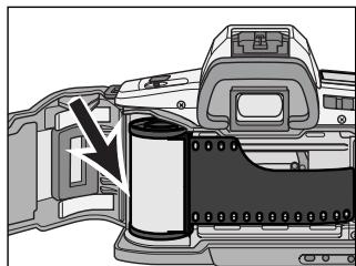 MINOLTA DYNAX 3L - Engager la cartouche de film dans son logement. - 1