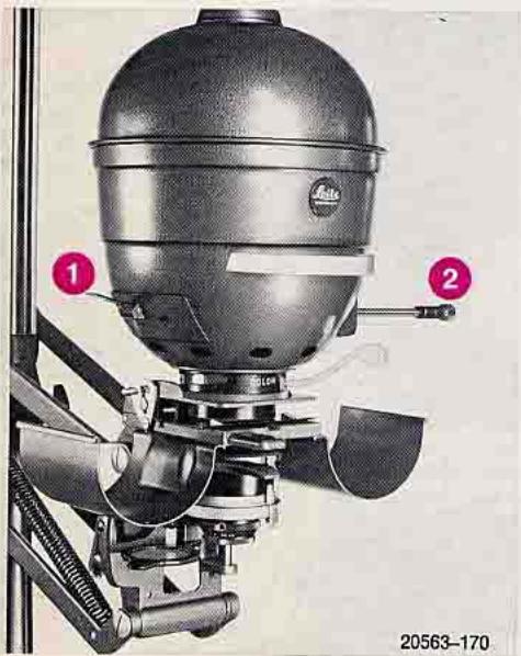 LEICA FOCOMAT IC - Montage de l'indicateur de rapport d'agrandissement - 1