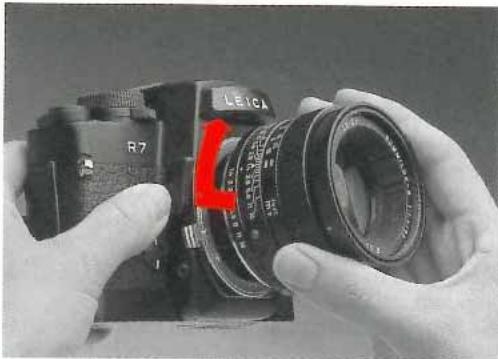 LEICA R7 - Fixation de la courroie - 1