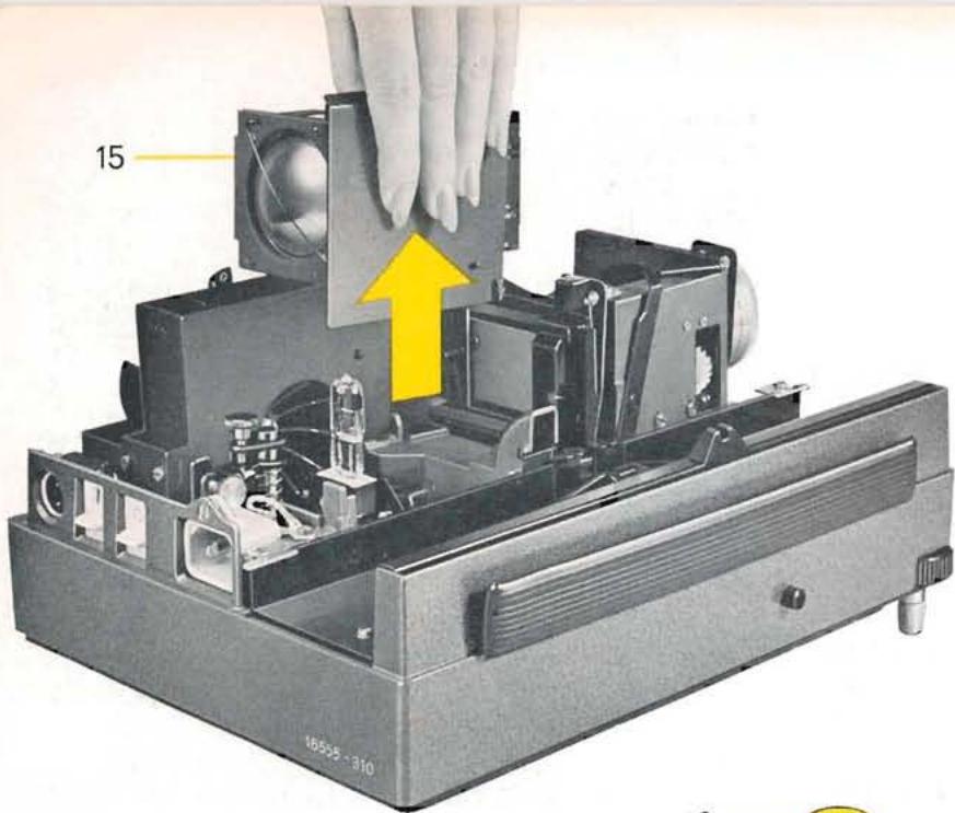 LEICA PRADOVIT COLOR 250 - Changement de la courroie du ventilateur - 1
