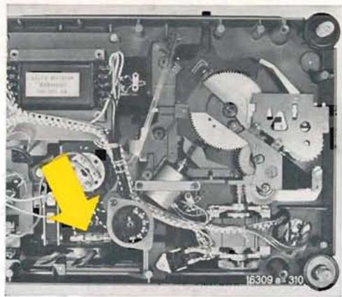 LEICA PRADOVIT COLOR 250 - Rangement des câbles d'alimentation et de télécommande - 1