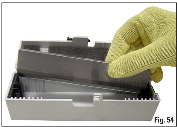 LEICA CM1950 - Porte-couteau CN avec guide anti-roll - déplacement des mors et mise en place du couteau - 3