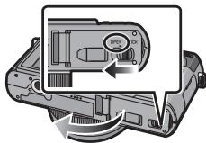 LEICA D-LUX 5 - Inserimento e rimozione della scheda/ della batteria - 2