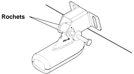 EAGLE SEACHARTER 480DF - Aligner le transducteur sur le tableau. - 1