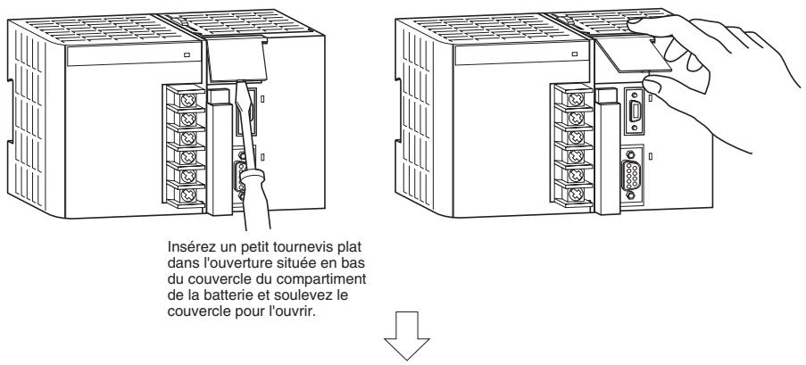 OMRON CJ - Ouverture du couvercle du compartiment de la batterie - 1