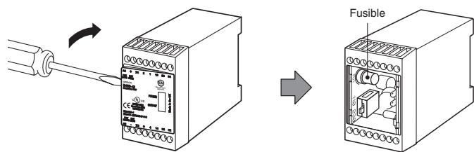 OMRON D40B - Méthode de remplacement du fusible (D40B-J2 uniquement) - 1