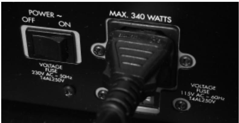 PEAVEY ESCORT 2000 - Conexión de Poder - 2