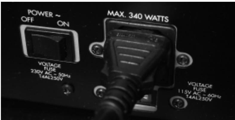 PEAVEY ESCORT 2000 - Connector l'alimentation - 1