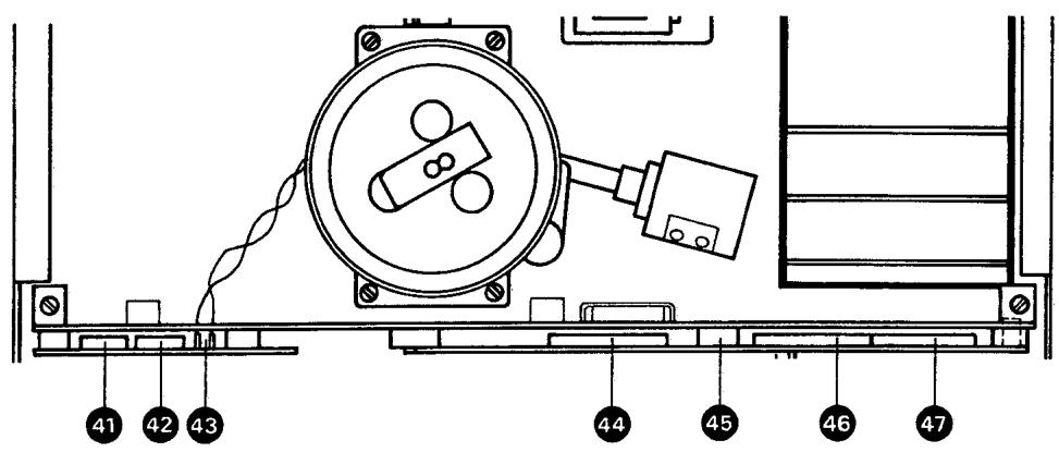 STUDER A700 - Demontage de la corbeille contenant les circuits电子iques des têtes - 2