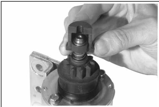 KOHLER CH11 - Installation de la bague de maintien - 1
