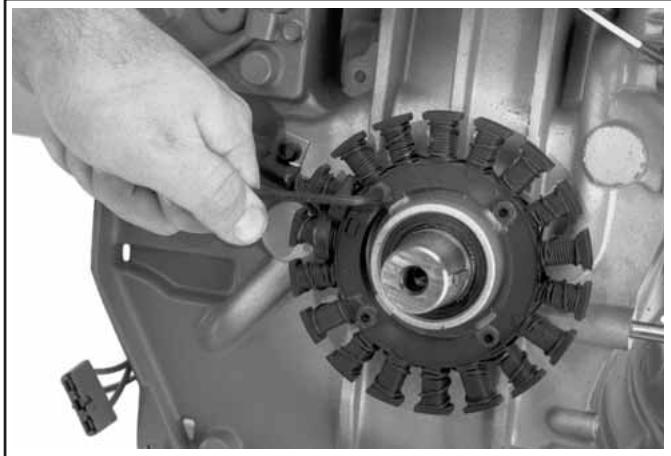 KOHLER CH11 - Dépose du stator et du faisceau de câbles - 1
