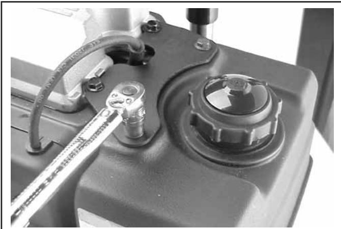 KOHLER CH11 - Installation du réservoir de carburant - 1