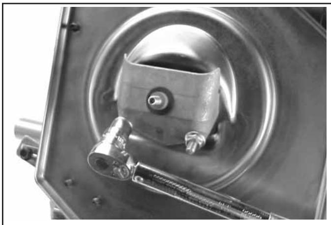 KOHLER CH11 - Installation de la base du filtre à air et du système d'admission d'air, régler le levier du régulateur - 2