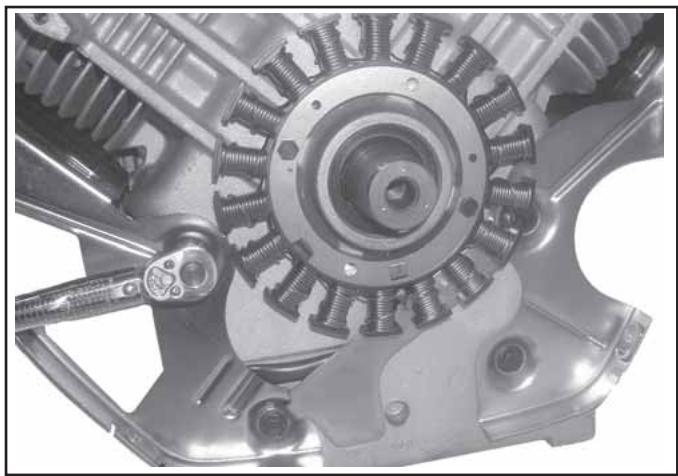 KOHLER CV23 - Installation du stator et des plaques de support - 3