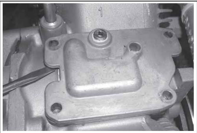 KOHLER CV23 - Dépose des chicanes internes et du couvercle du reniflard - 2