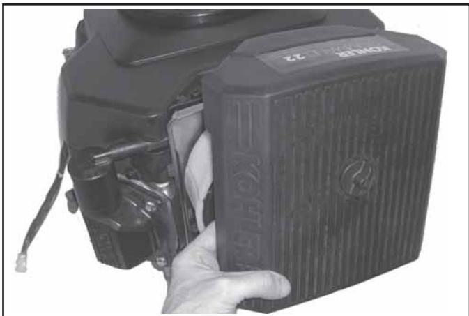 KOHLER CV493 - Dépose du filtré à air - 1
