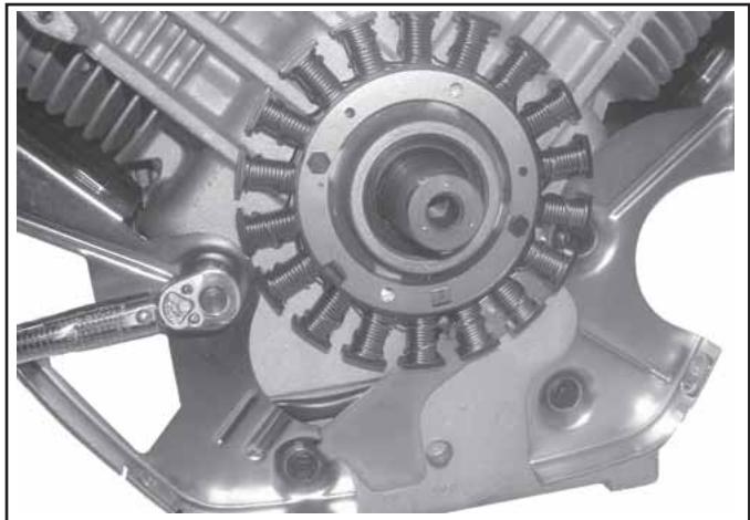 KOHLER CV493 - Installation du stator et des plaques de support - 3