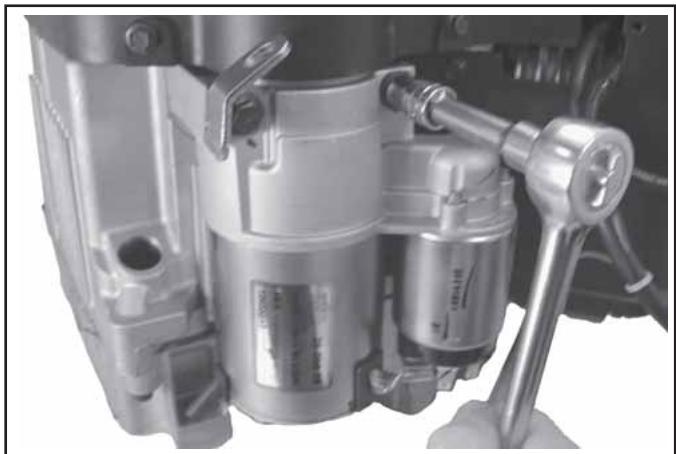 KOHLER CV493 - Dépose du moteur du démarreur électrique - 1