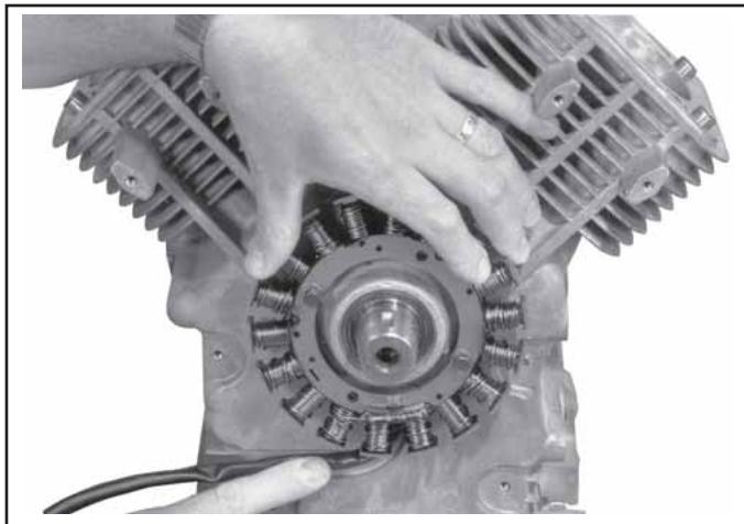 KOHLER CV493 - Installation du stator et des plaques de support - 2