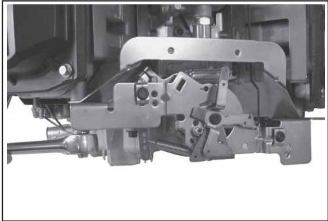 KOHLER CV493 - Dépose de l'axe de commande de l'accéléateur - 2