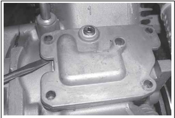 KOHLER CV493 - Dépose des chicanes internes et du couvercle du reniflard - 2