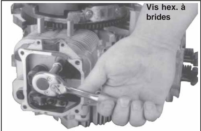 KOHLER CV735-CV26 - Dépose des culasses et des poussoirs hydrauliques - 1