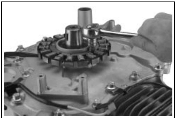 KOHLER SV470 - Dépose du stator - 1