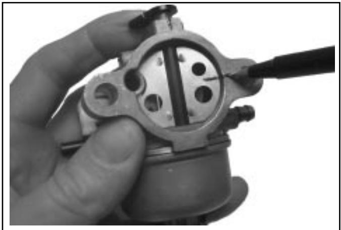 KOHLER SV470 - Dépose de la tige du starter - 1