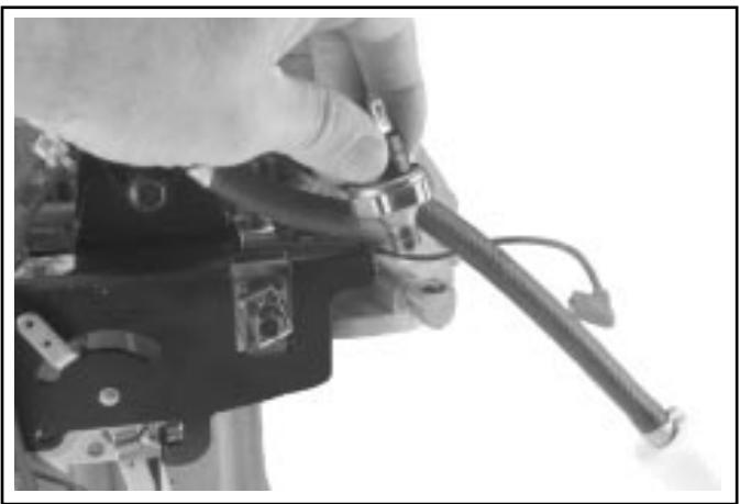 KOHLER SV470 - Dépose du pressostat Oil Sentry™ (pour les modèles en comportant un) - 1