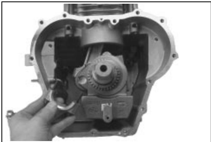 KOHLER SV470 - Dépose de la bielle et le piston - 1