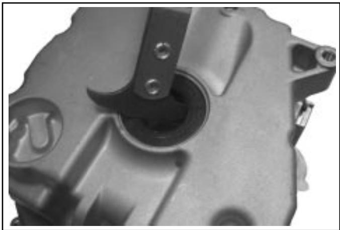 KOHLER SV470 - Dépose de la transmission et des joints d'huile du côté volant. - 1