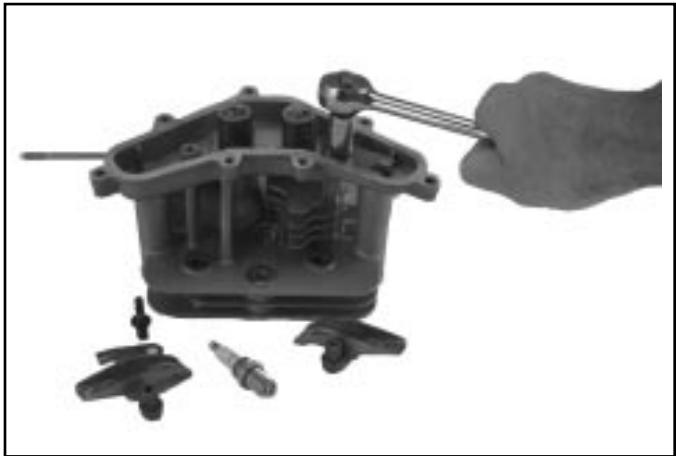 KOHLER SV470 - Démontage de la culasse - 2