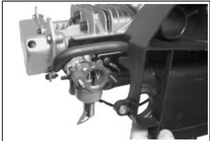KOHLER SV470 - Dépose du filtre à air - 4