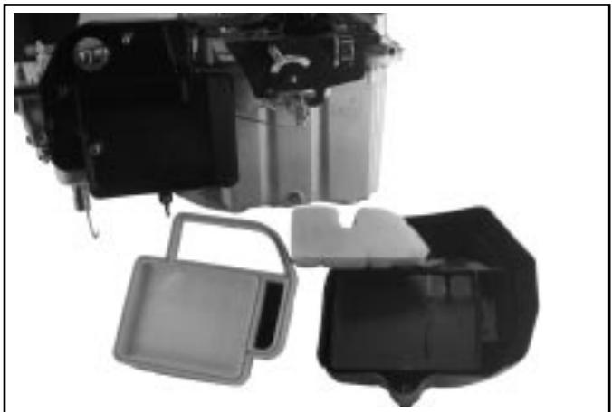 KOHLER SV470 - Dépose du filtre à air - 2