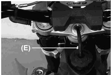 GAS GAS EC450 - Retrait de la bougie - 4